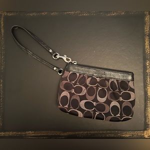 Coach Signature C Black/Gray Wristlet